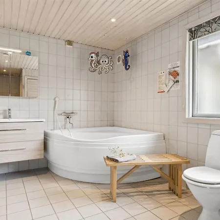 Blomma - 300m From The Sea By Interhome